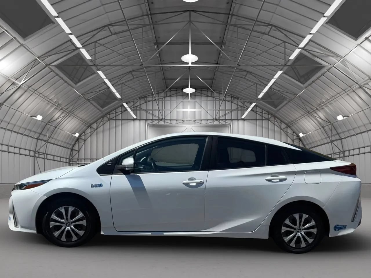 Used 2021 Toyota Prius Prime XLE w/ Carpet Mat Package (TMS) FWD image 3