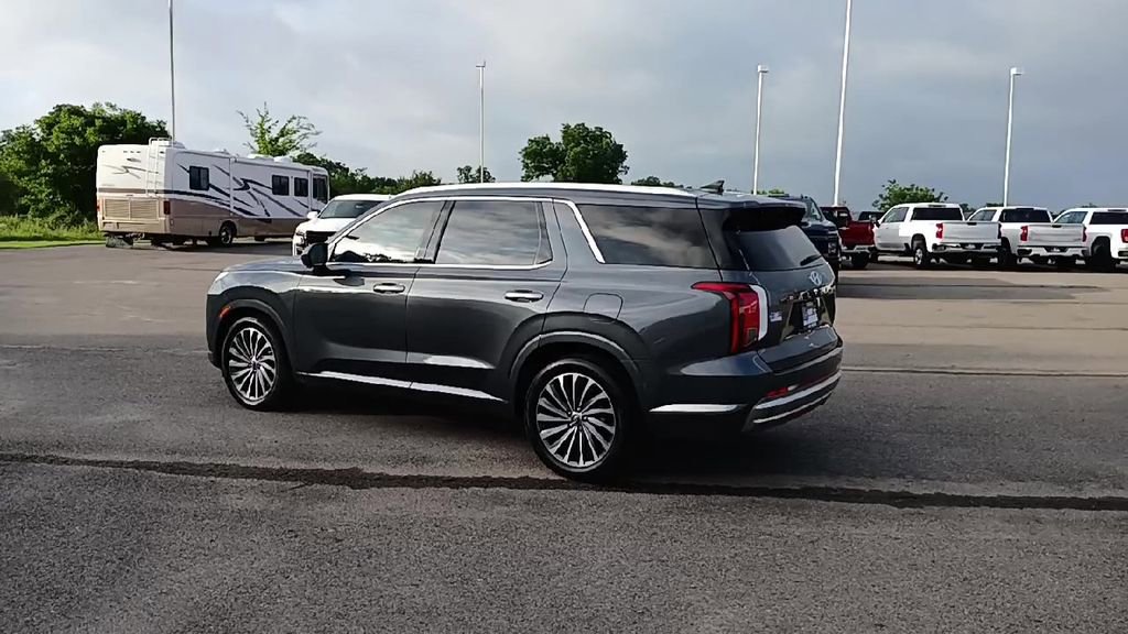 Used 2025 Hyundai Palisade Calligraphy FWD image 6