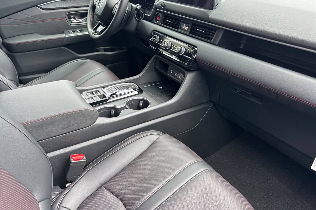 New 2026 Honda Pilot Black Edition image 15