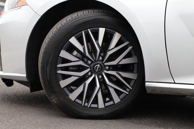 Used 2023 Nissan Altima 2.5 SV image 2