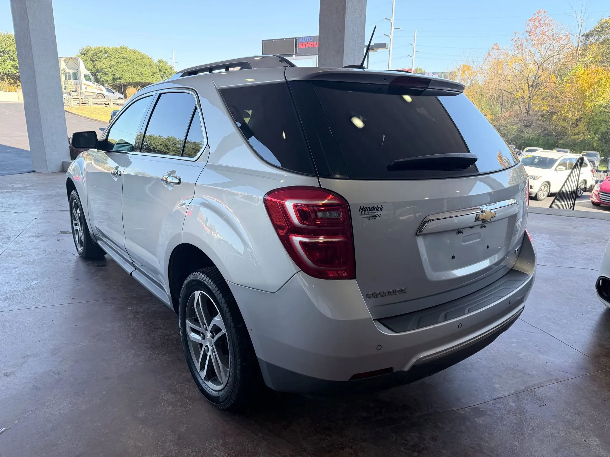 Used 2017 Chevrolet Equinox Premier w/ Enhanced Convenience Package image 5