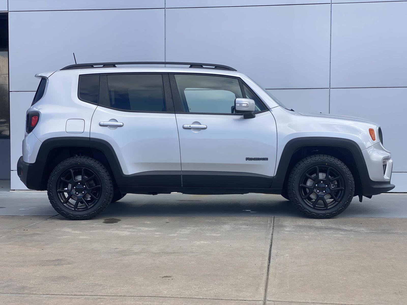 Used 2020 Jeep Renegade Altitude image 3