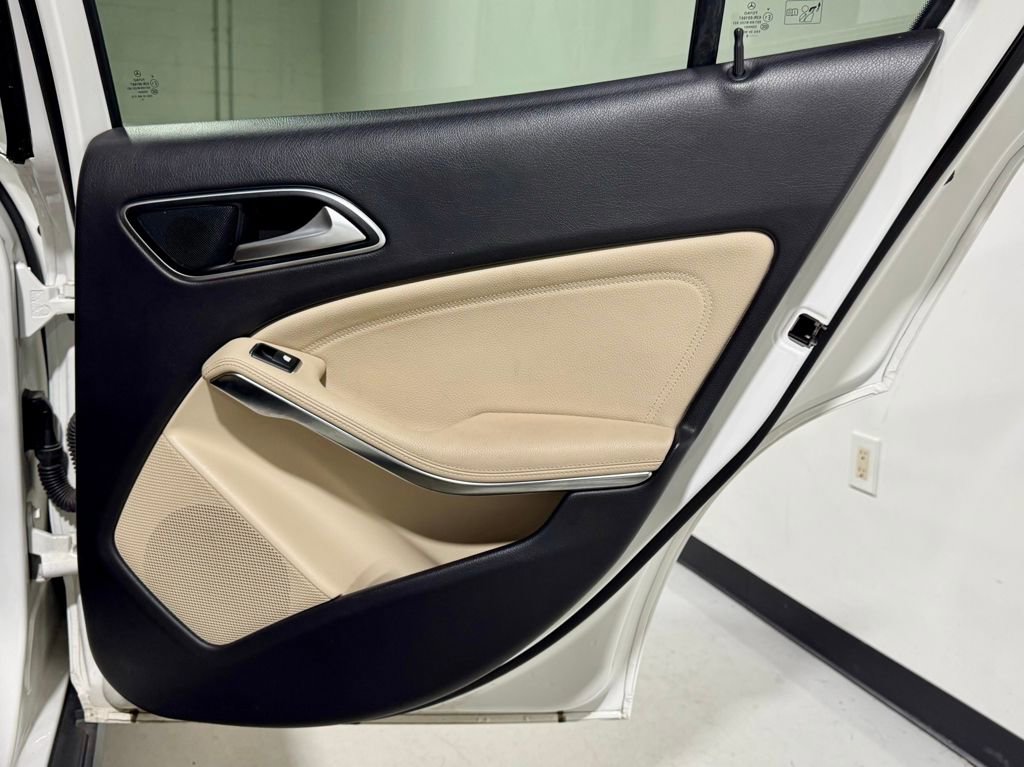 Used 2020 Mercedes-Benz GLA 250 4MATIC w/ Premium Package image 31