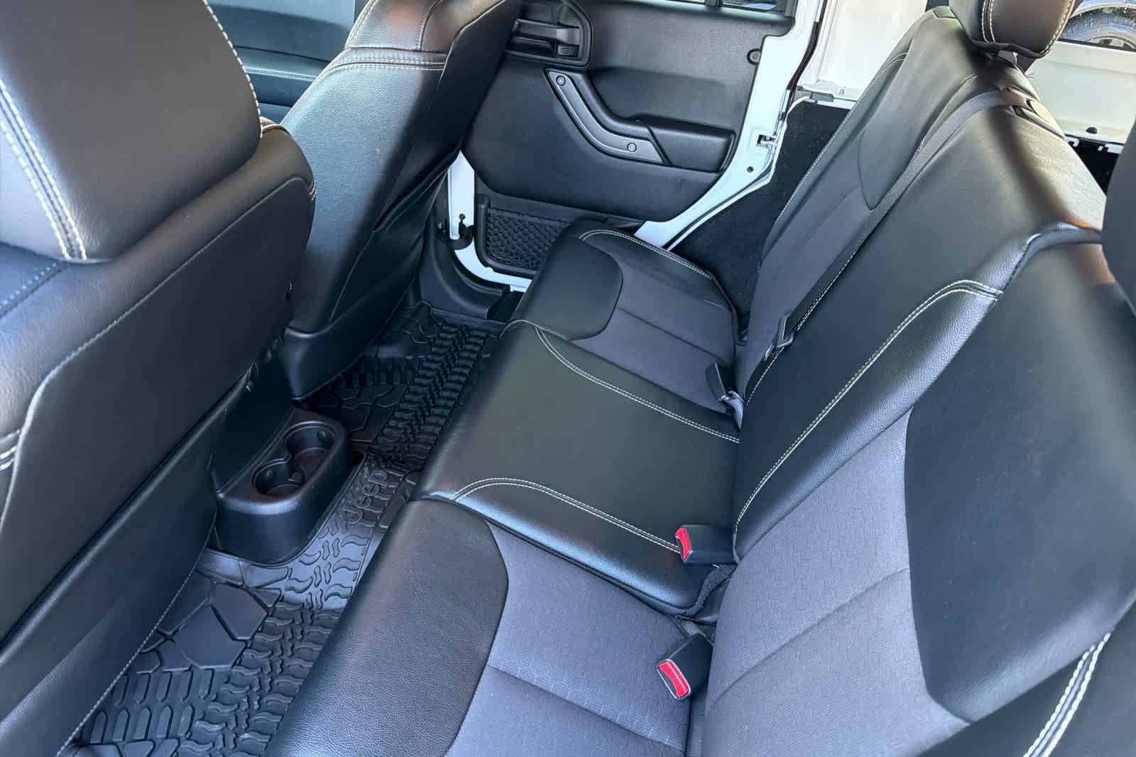 Used 2018 Jeep Wrangler Unlimited Sport AWD/4WD image 4