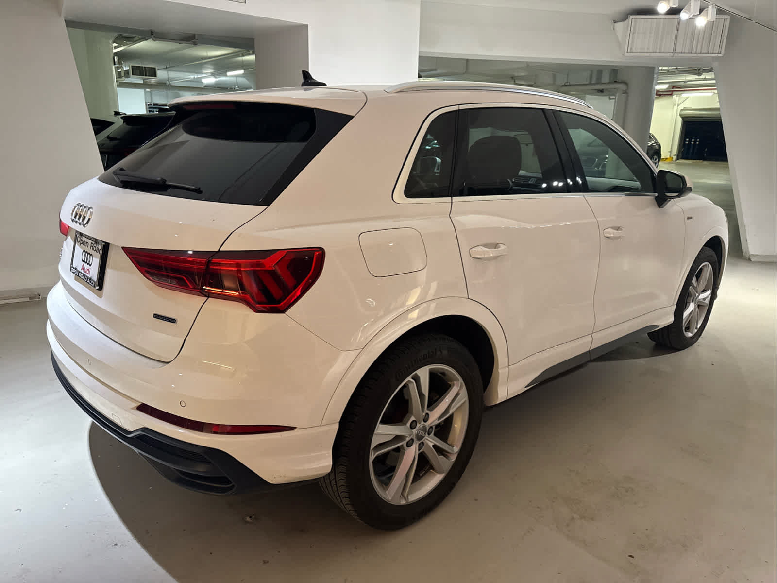 Used 2020 Audi Q3 2.0T Premium w/ Convenience Package AWD/4WD image 3