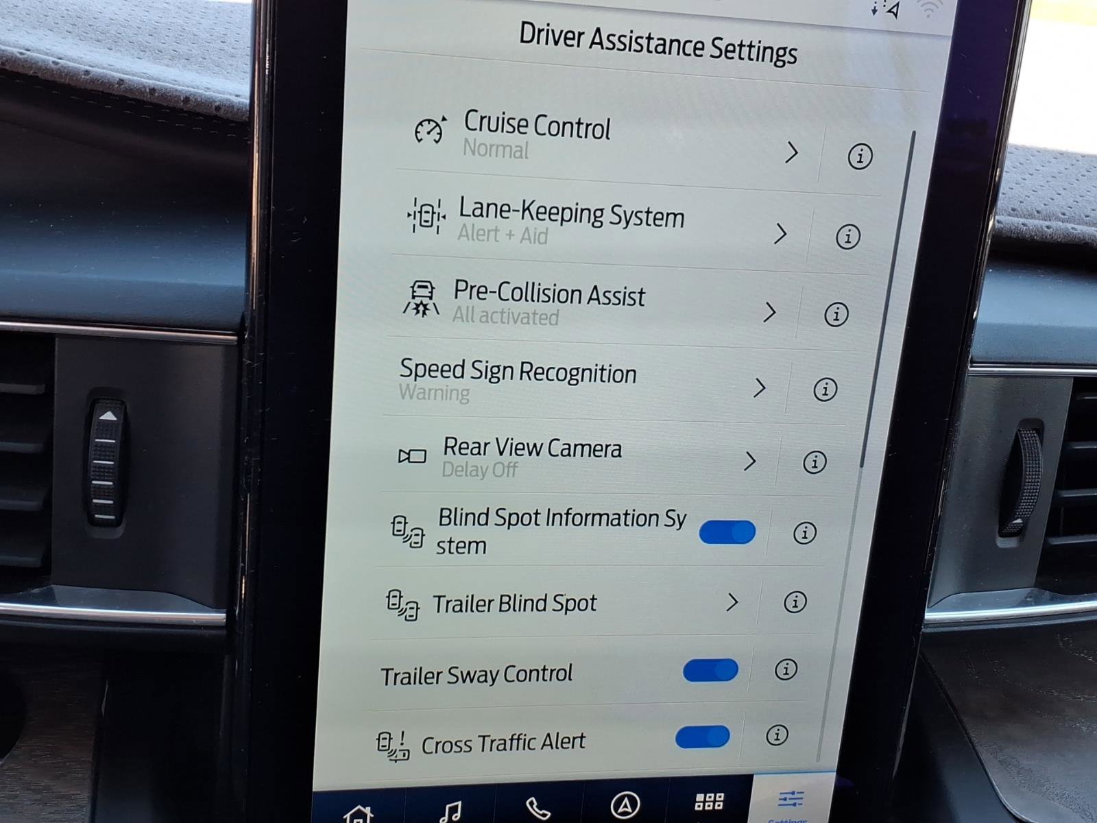 Used 2020 Ford Explorer Platinum w/ Premium Technology Package image 8