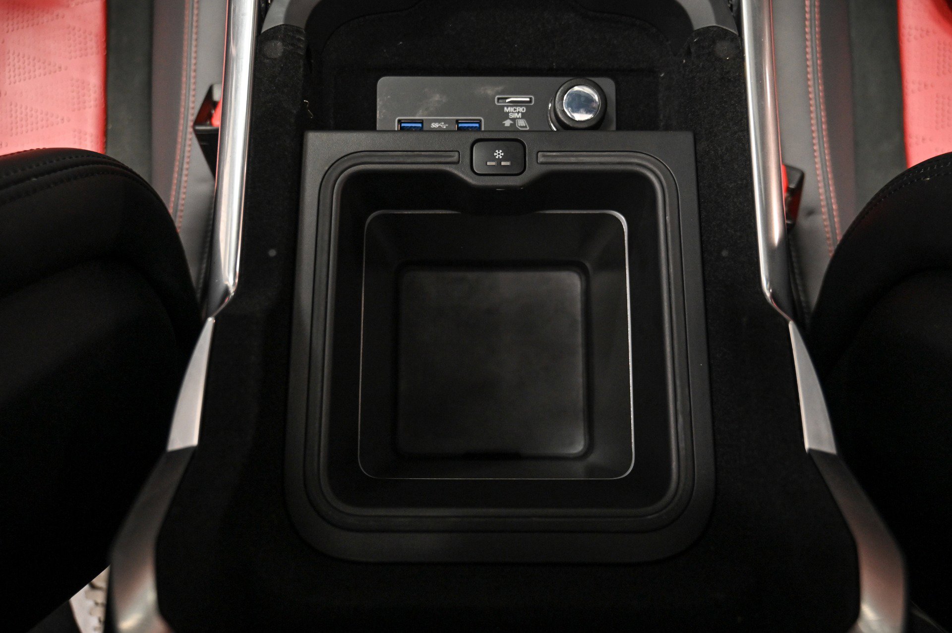 Used 2022 Land Rover Range Rover Sport SVR Carbon Edition image 32