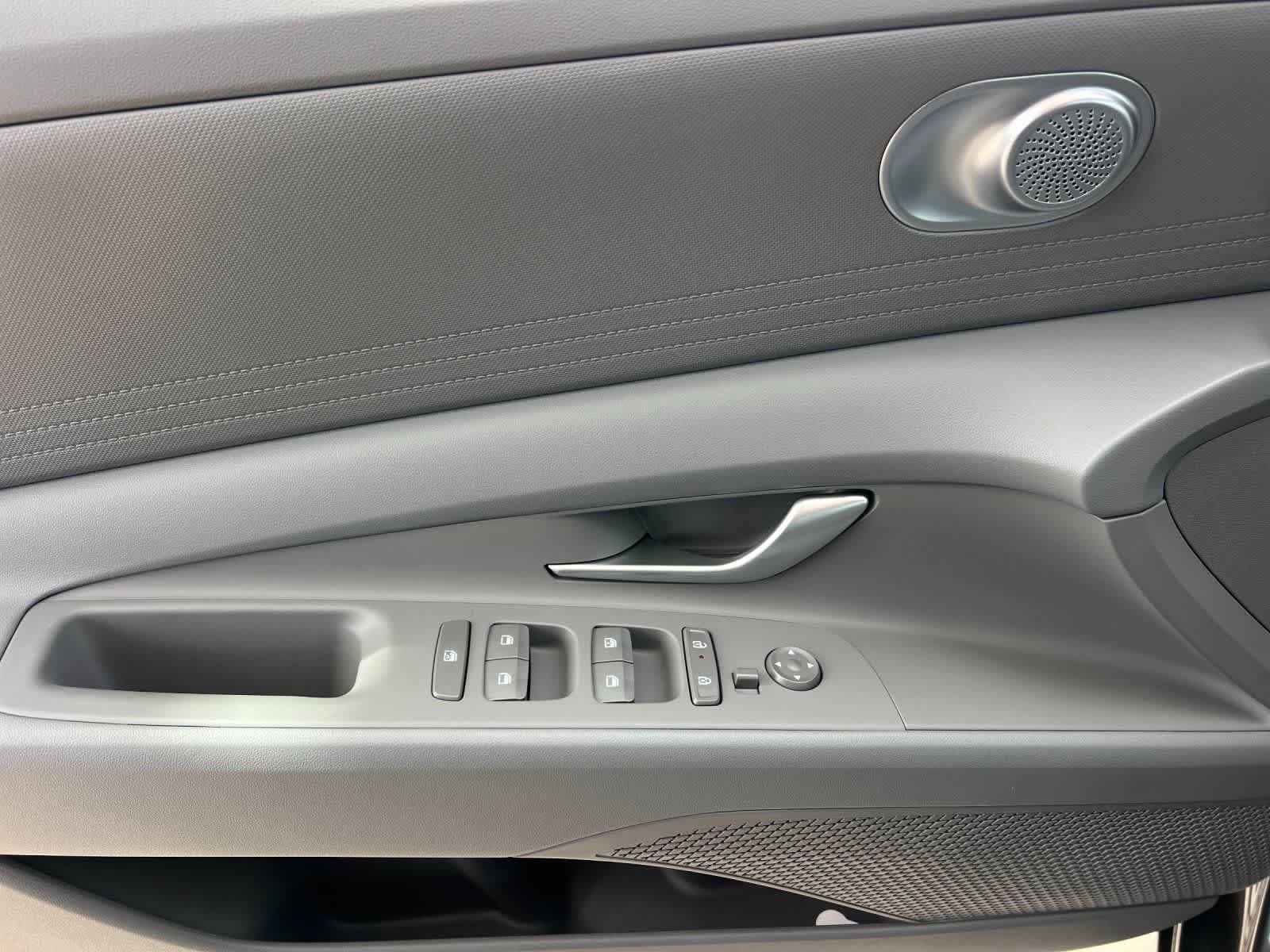 New 2026 Hyundai Elantra Hybrid FWD image 13