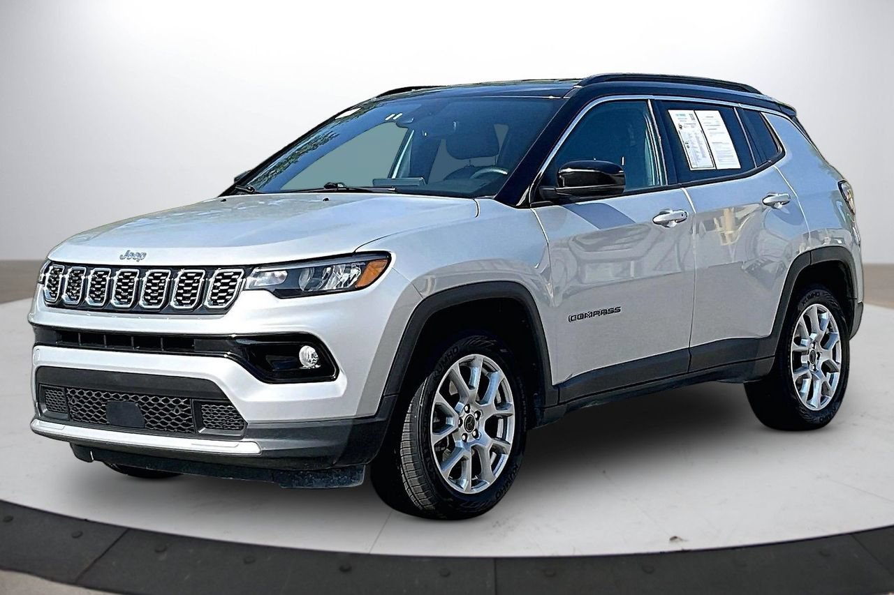 Used 2025 Jeep Compass Limited AWD/4WD image 4