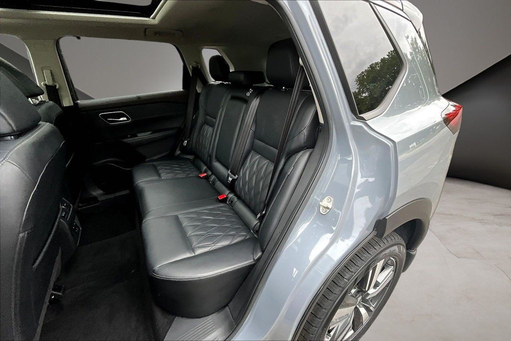 Used 2023 Nissan Rogue Platinum AWD/4WD image 22
