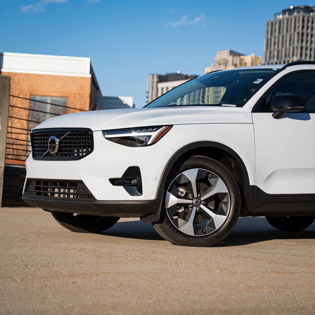 Certified 2026 Volvo XC40 B5 Plus w/ Protection Package Premier image 2