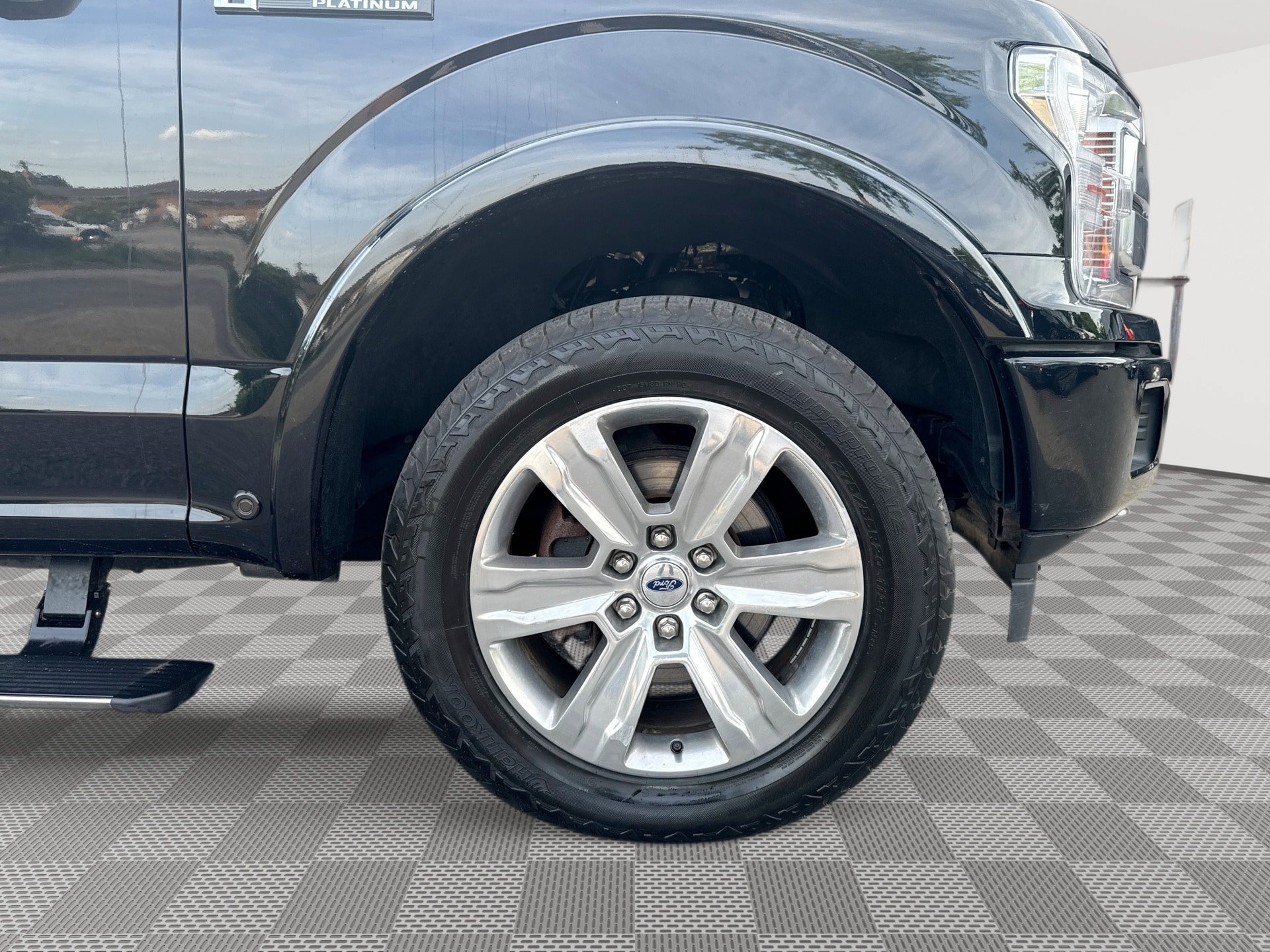 Used 2020 Ford F150 Platinum w/ Equipment Group 701A Luxury AWD/4WD image 31