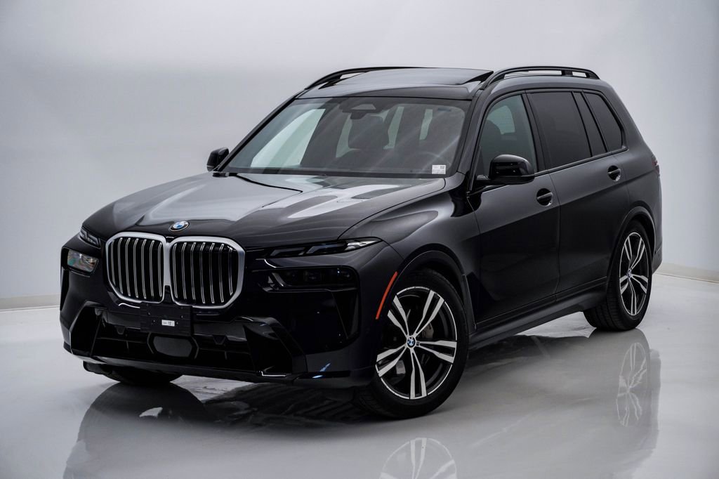 Used 2024 BMW X7 xDrive40i w/ M Sport Package image 3