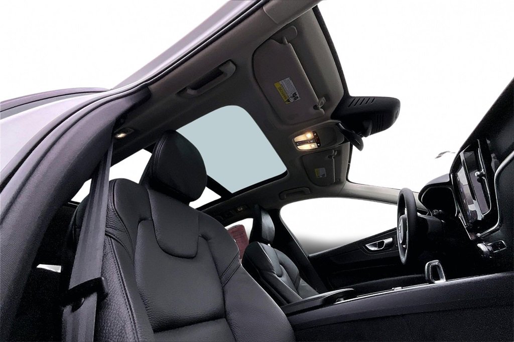 Used 2023 Volvo XC60 B5 Plus image 26