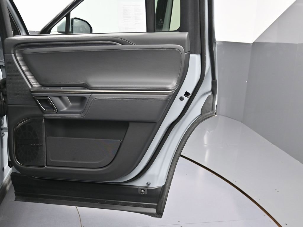 Used 2022 Rivian R1S Launch Edition image 36