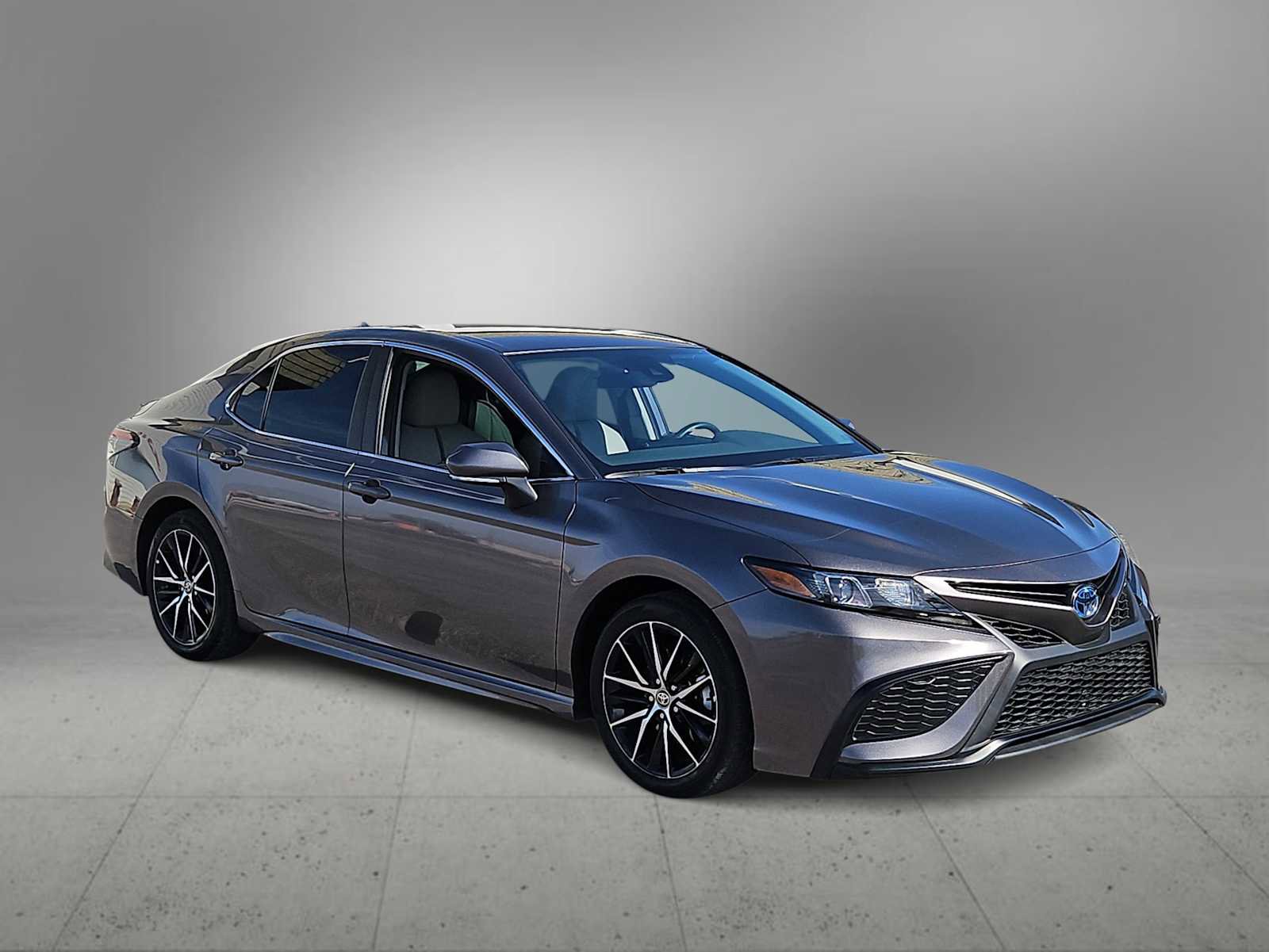 Used 2024 Toyota Camry SE FWD image 2