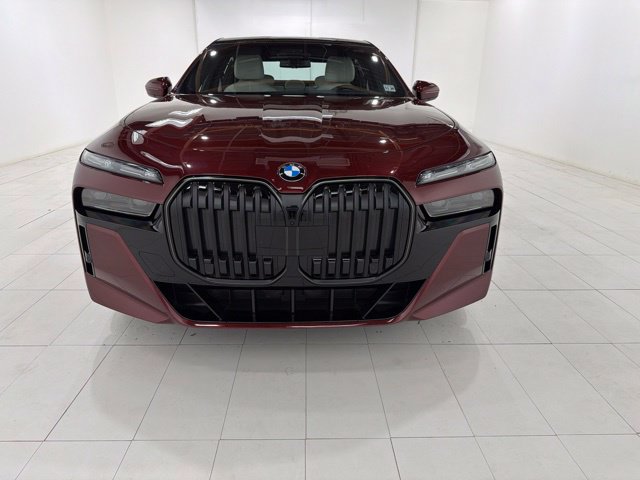 Used 2025 BMW 760i xDrive w/ Executive Package AWD/4WD image 8