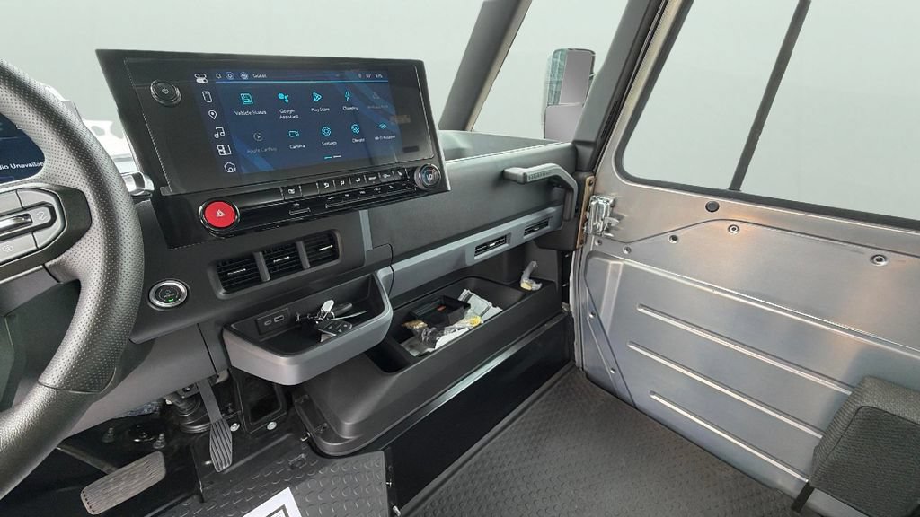 Used 2024 Chevrolet Brightdrop 400 w/ Commercial Equipment Package AWD/4WD image 20