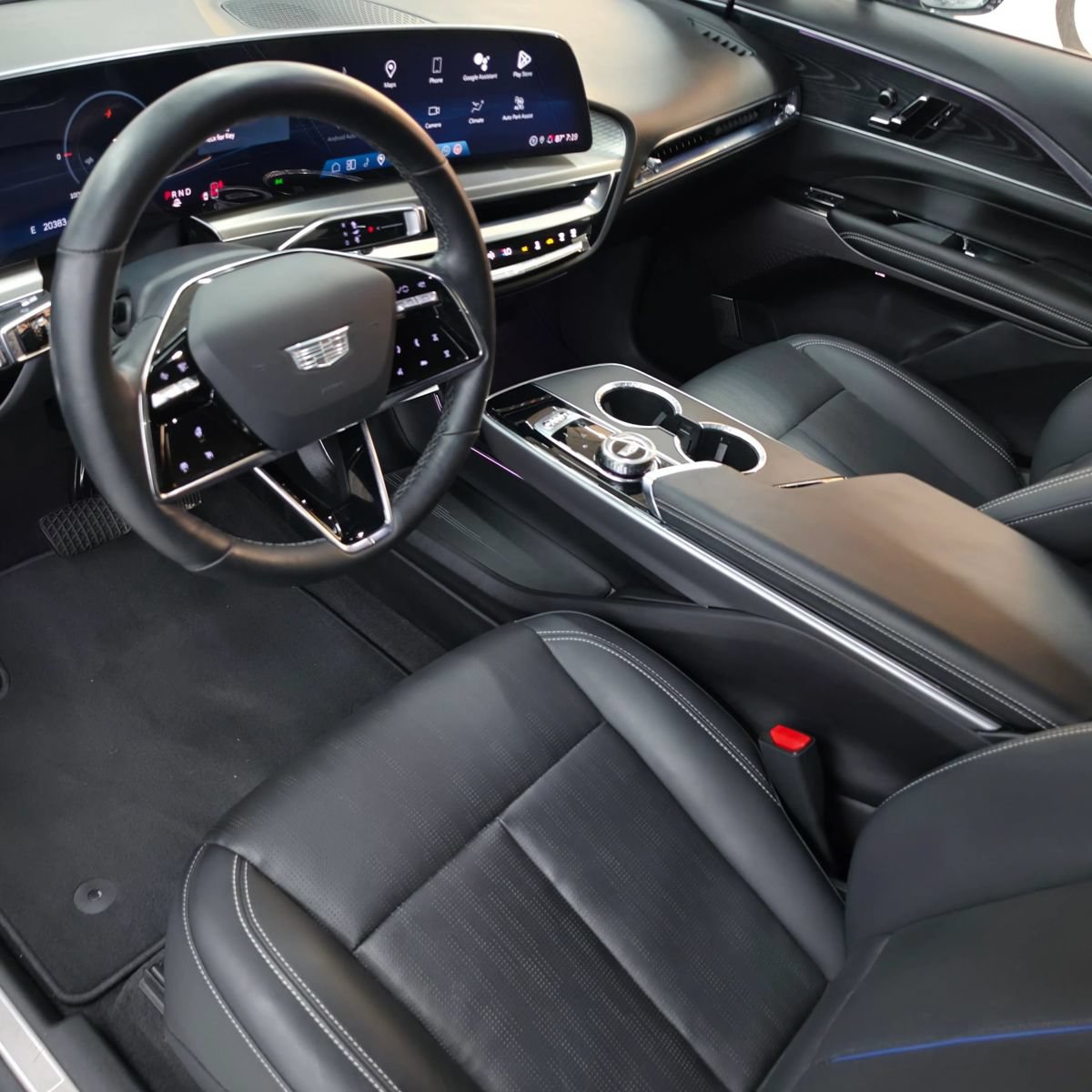 Used 2024 Cadillac Lyriq Luxury RWD image 16