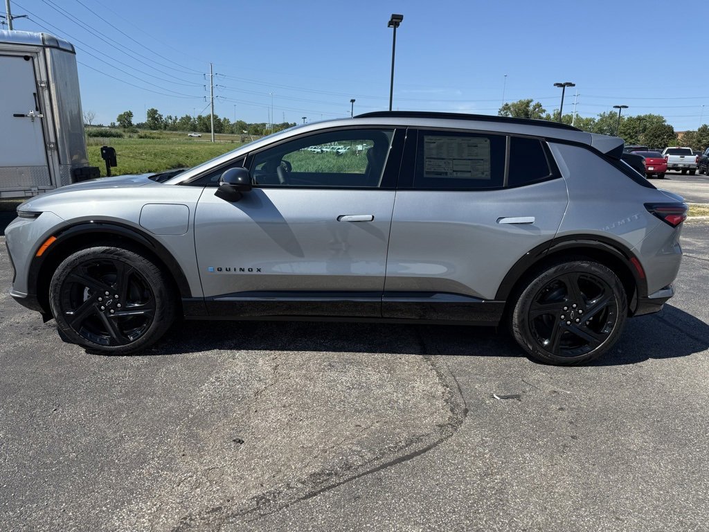 New 2025 Chevrolet Equinox EV RS image 4