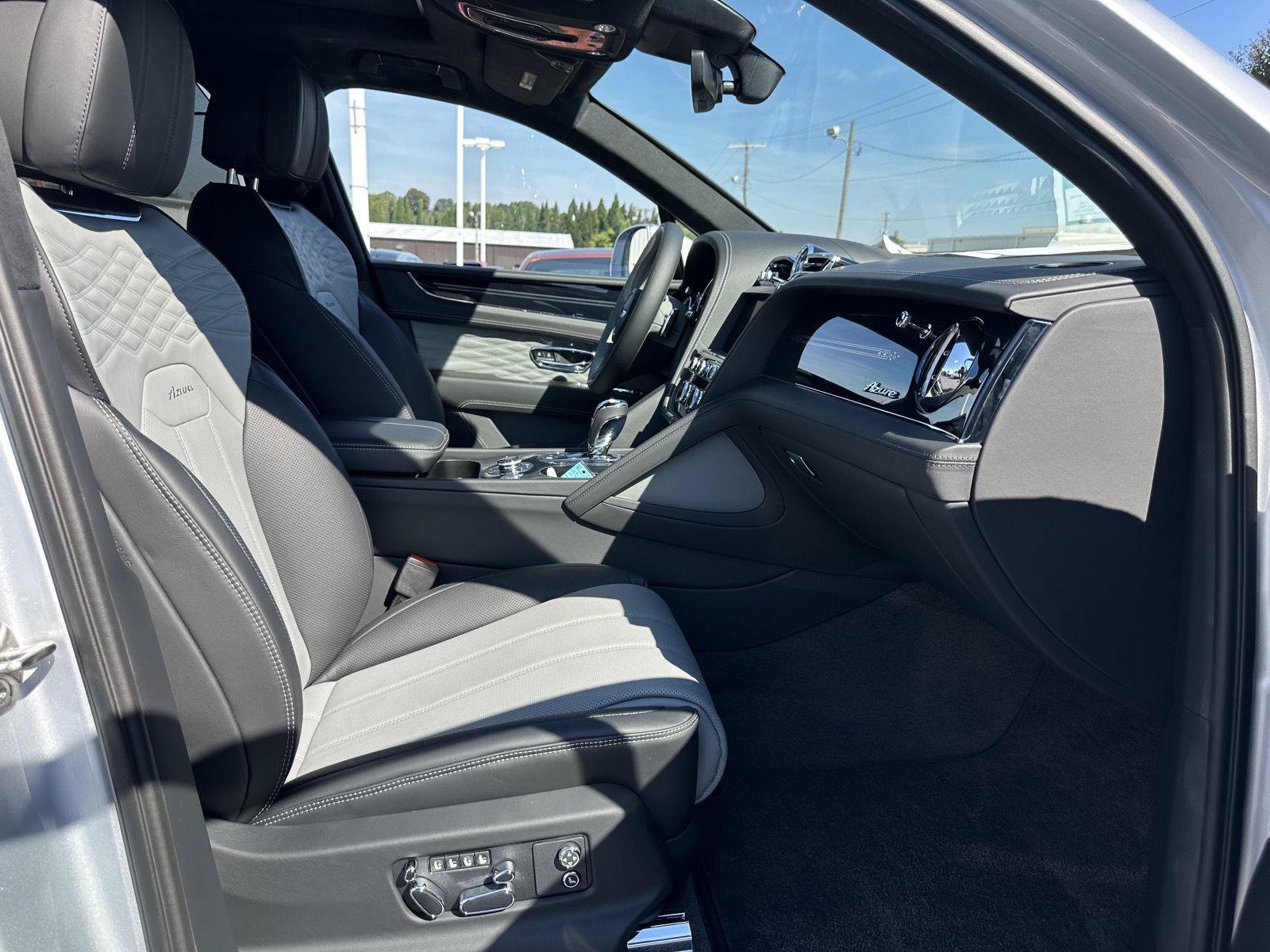 New 2027 Bentley Bentayga AWD/4WD image 17