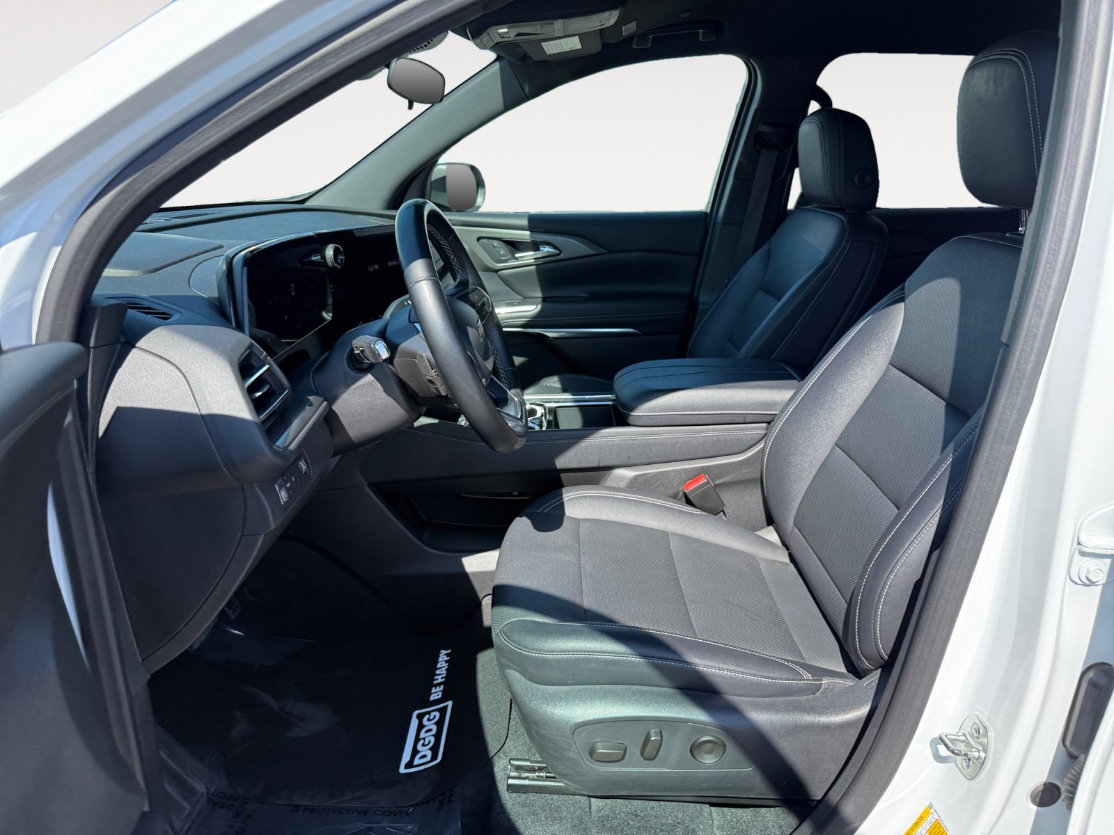 Used 2025 Chevrolet Traverse LT FWD image 10