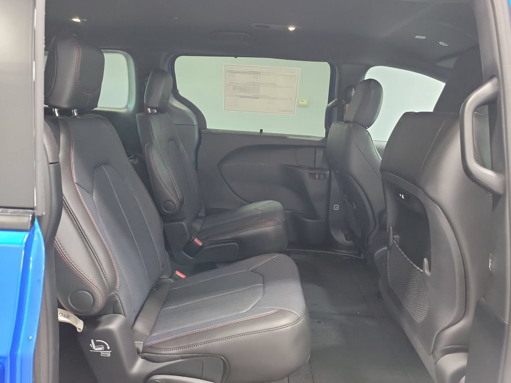 New 2027 Chrysler Pacifica Select AWD/4WD image 12