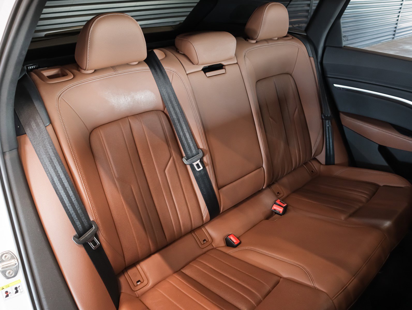 Used 2024 Audi Q8 e-tron Premium Plus image 11