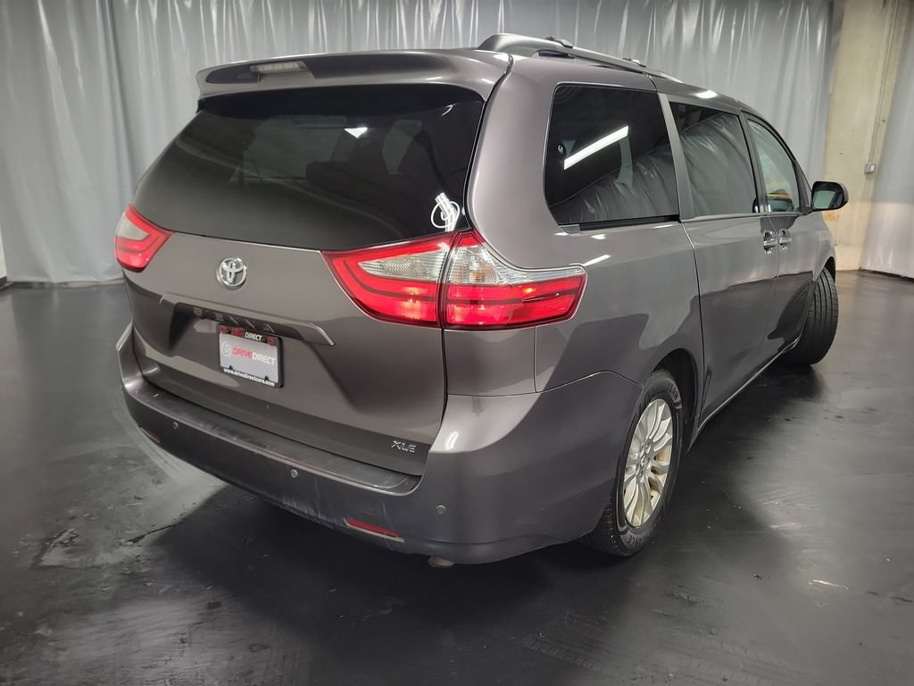 Used 2017 Toyota Sienna XLE Premium FWD image 8