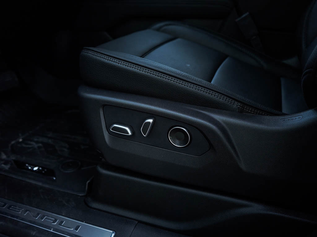 New 2026 GMC Yukon XL Denali w/ Denali Reserve Package image 21