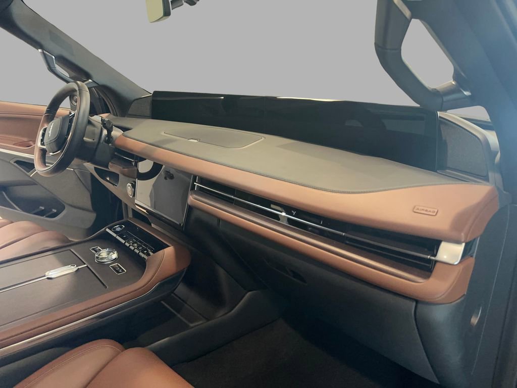 Used 2025 Lincoln Navigator Reserve image 23