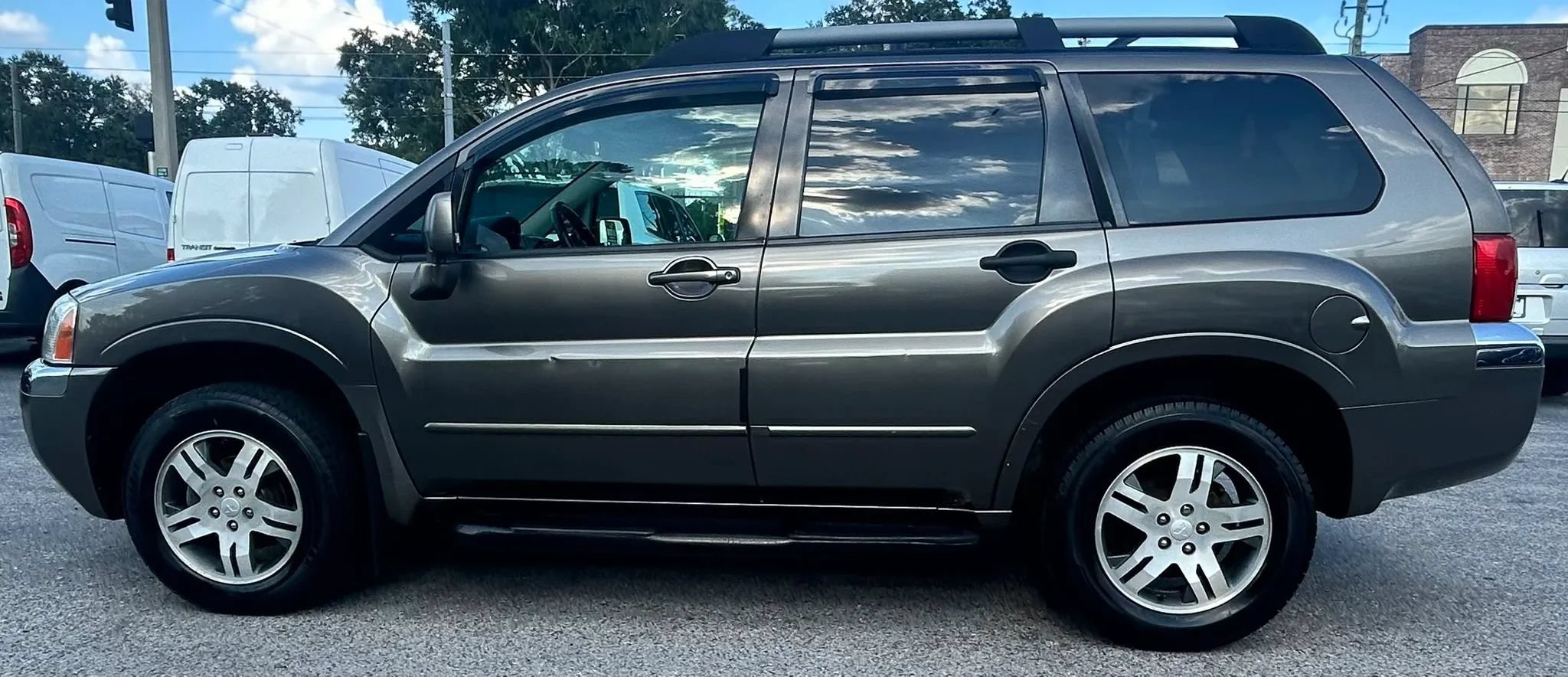 Used 2005 Mitsubishi Endeavor XLS FWD image 5