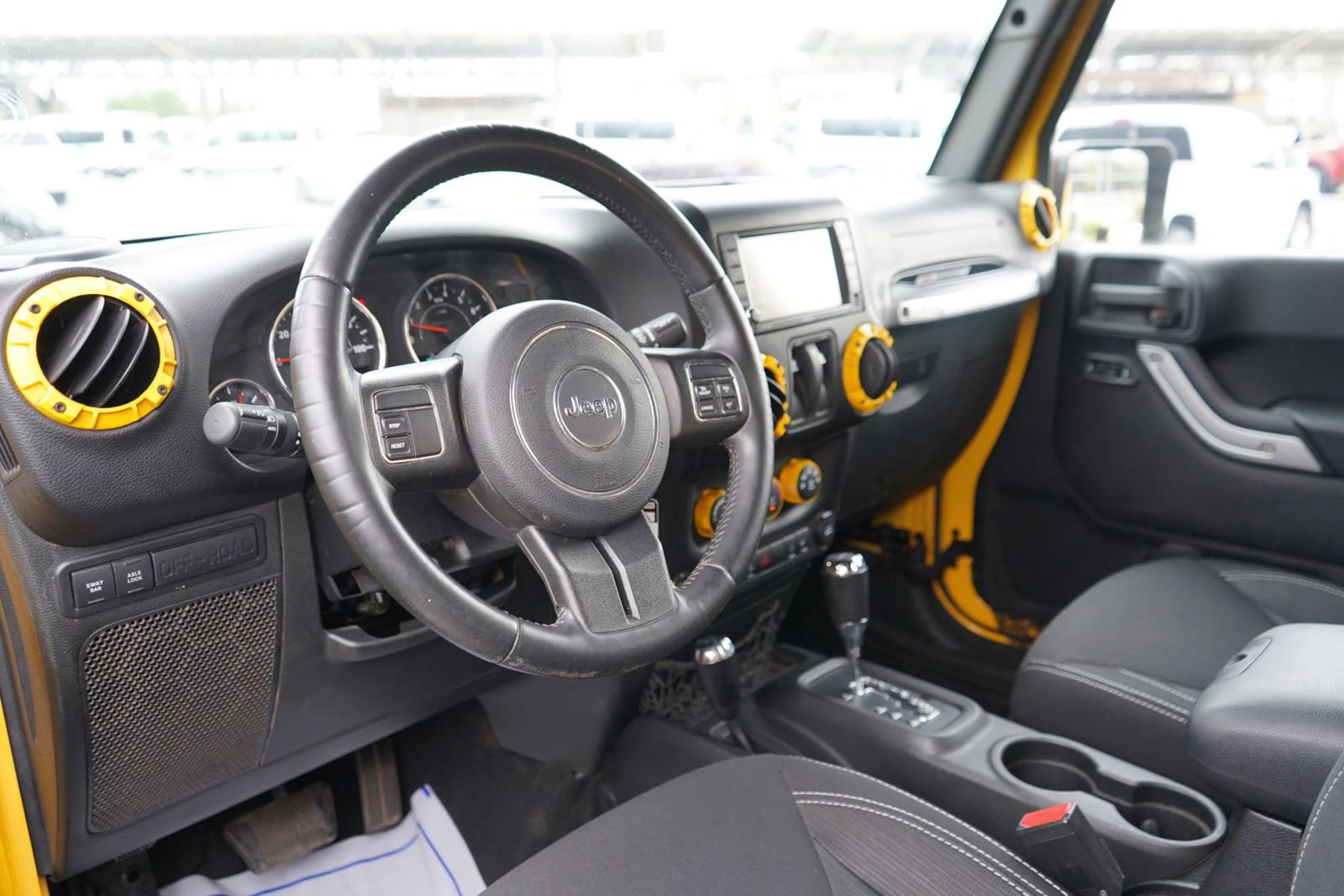 Used 2015 Jeep Wrangler Rubicon w/ Power Convenience Group image 9