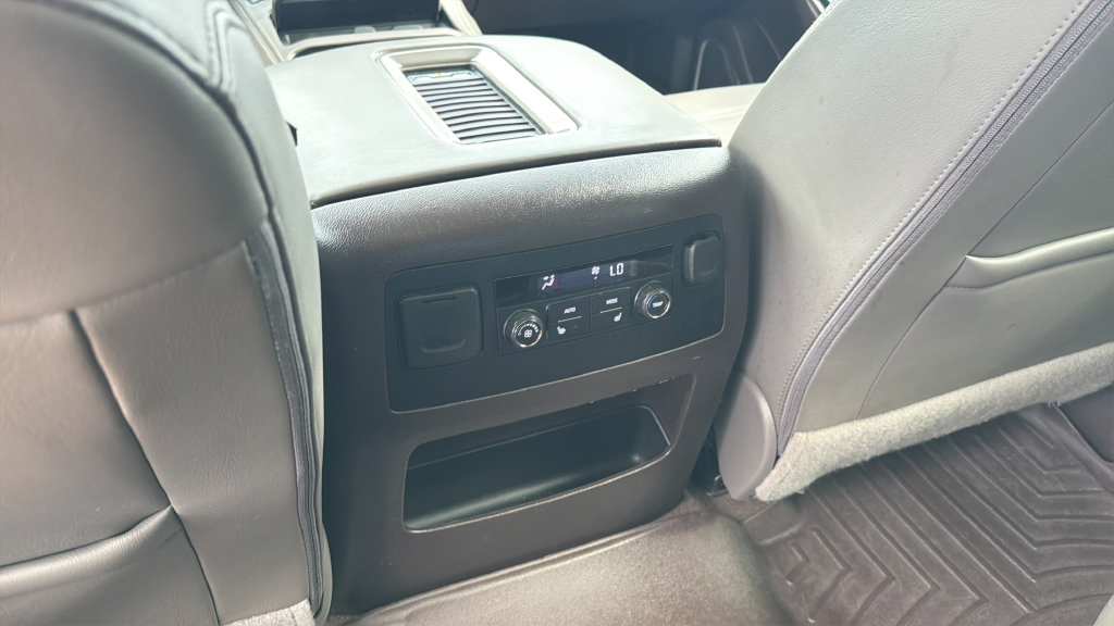 Used 2018 GMC Yukon Denali RWD image 22