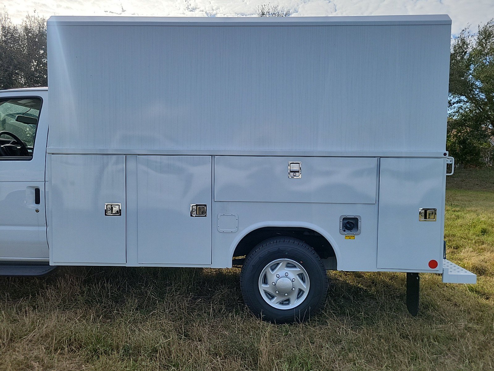 New 2025 Ford E-350 and Econoline 350 Super Duty w/ Power Equipment Group RWD image 5
