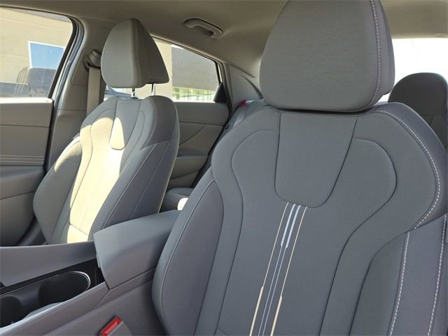 New 2025 Hyundai Elantra SEL image 17
