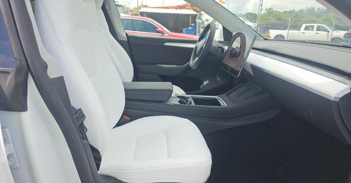 Used 2023 Tesla Model Y Long Range AWD/4WD image 5