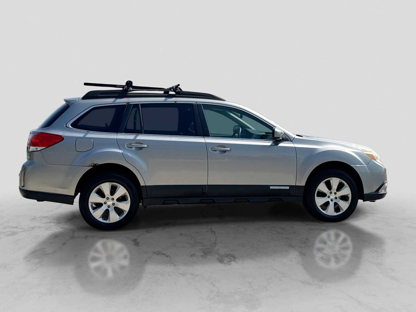 Used 2010 Subaru Outback 2.5i Premium AWD/4WD image 7