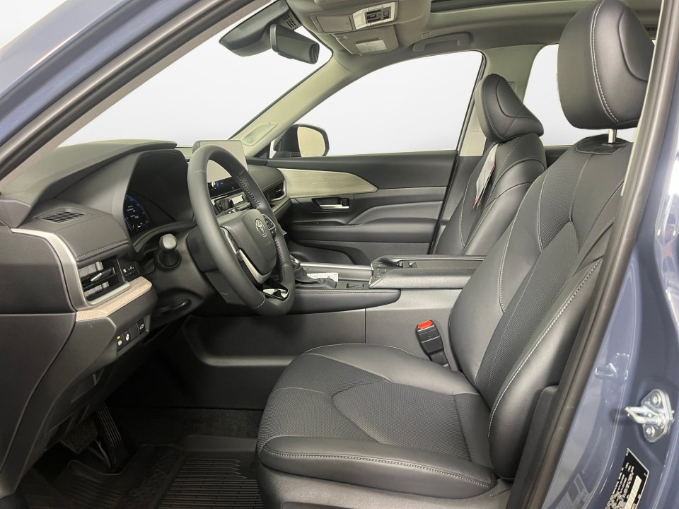 New 2026 Toyota Grand Highlander Limited image 9