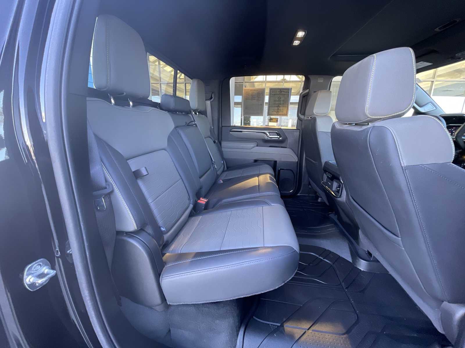 Used 2025 Chevrolet Silverado 2500 ZR2 w/ Technology Package image 27