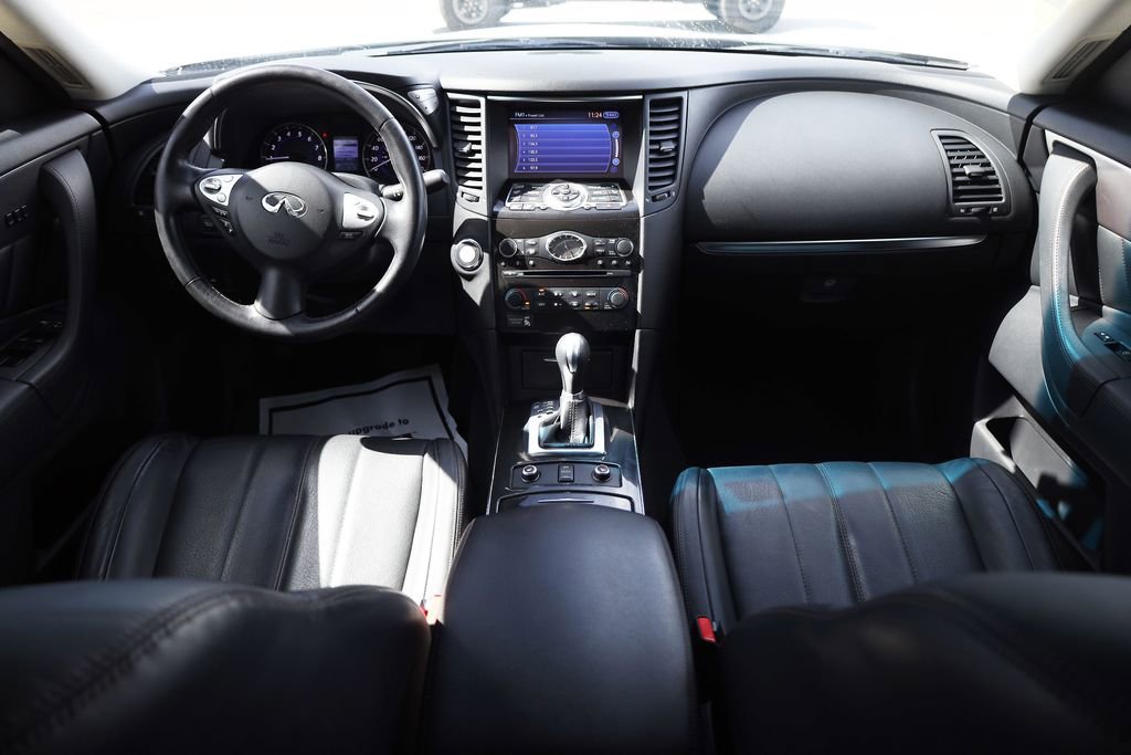 Used 2017 INFINITI QX70 AWD w/ Premium Package image 18