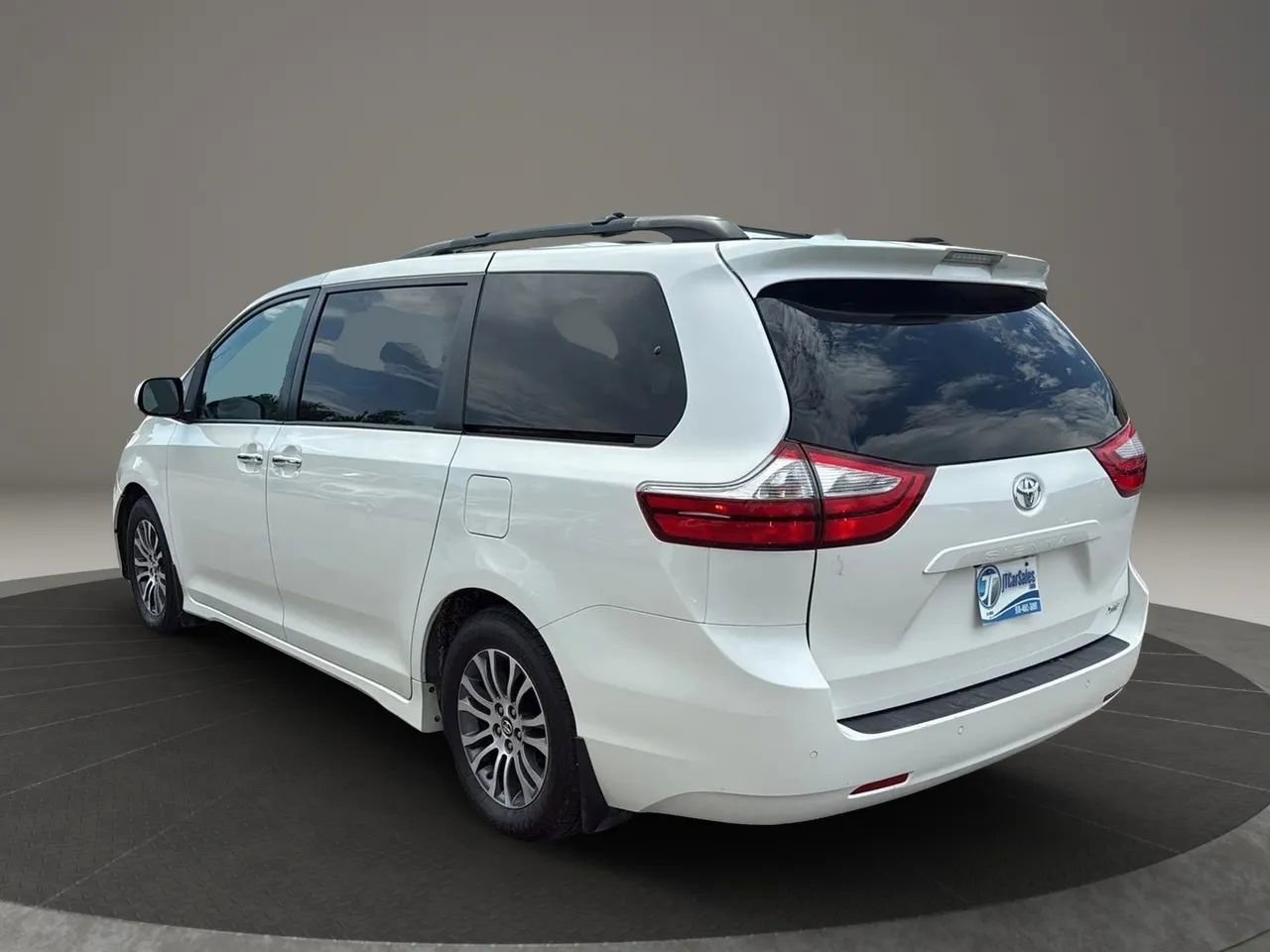 Used 2019 Toyota Sienna XLE image 15