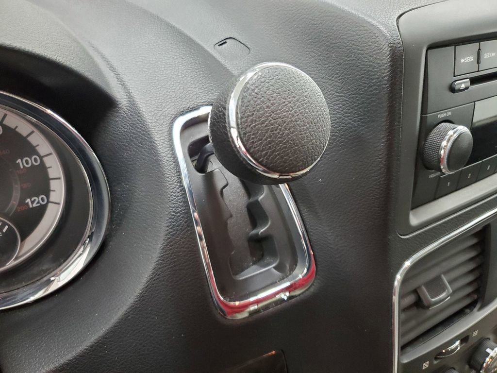 Used 2012 Dodge Grand Caravan SE image 29