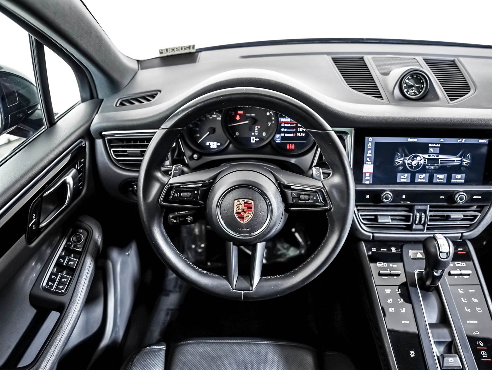 Certified 2024 Porsche Macan AWD/4WD image 16