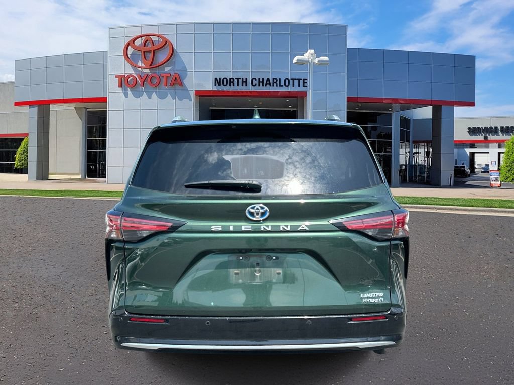 Used 2021 Toyota Sienna Limited FWD image 7