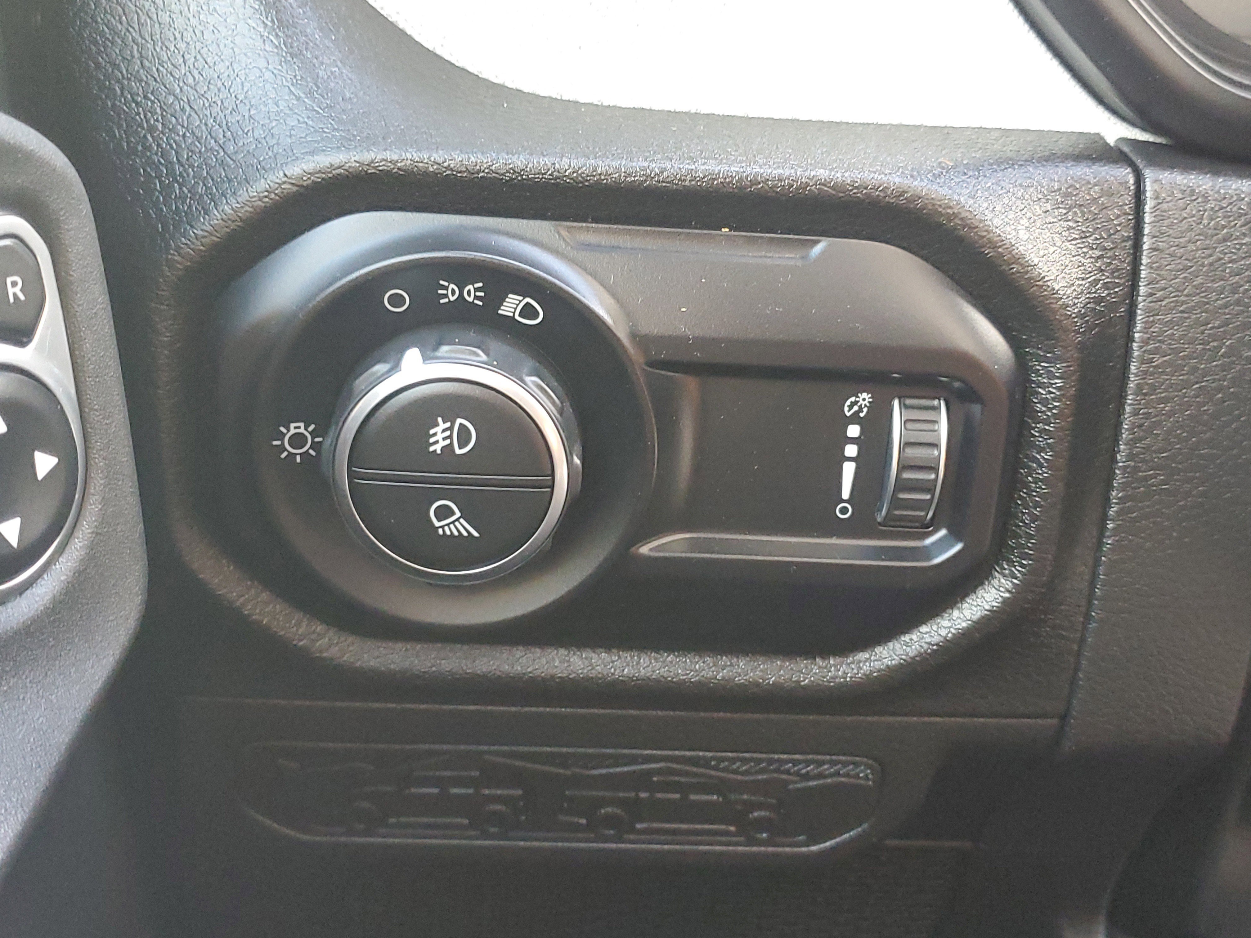 Used 2025 Jeep Gladiator Sport AWD/4WD image 24