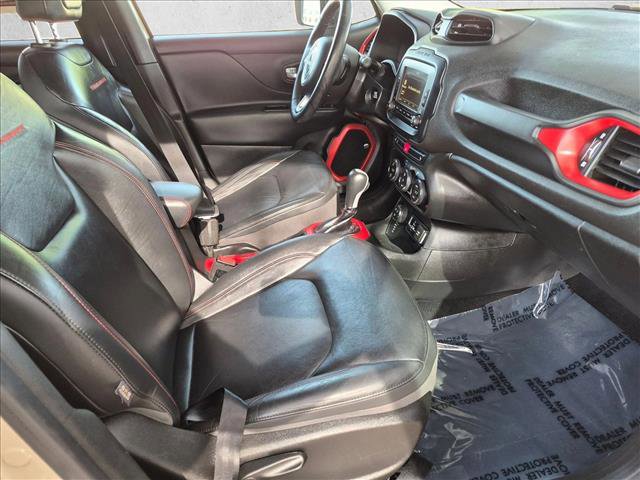 Used 2016 Jeep Renegade Trailhawk w/ Premium Trailhawk Package AWD/4WD image 21