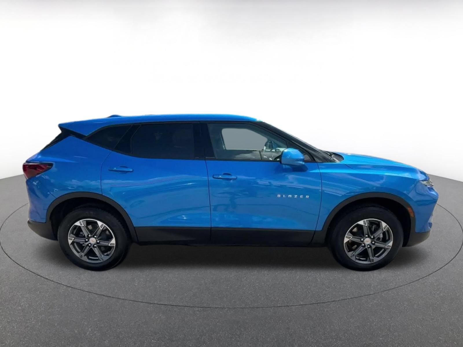 Used 2025 Chevrolet Blazer LT FWD image 15
