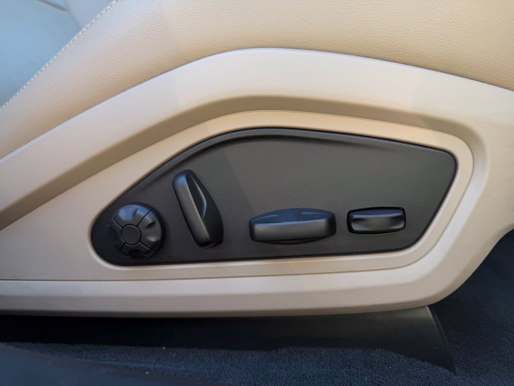 Used 2022 Porsche Taycan RWD image 34