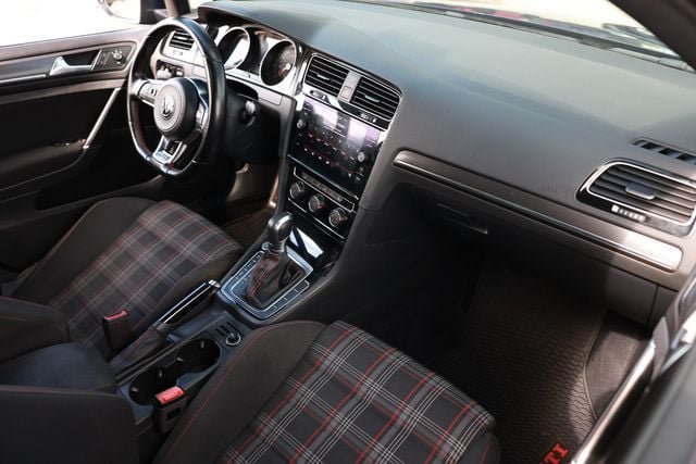 Used 2018 Volkswagen GTI SE FWD image 21